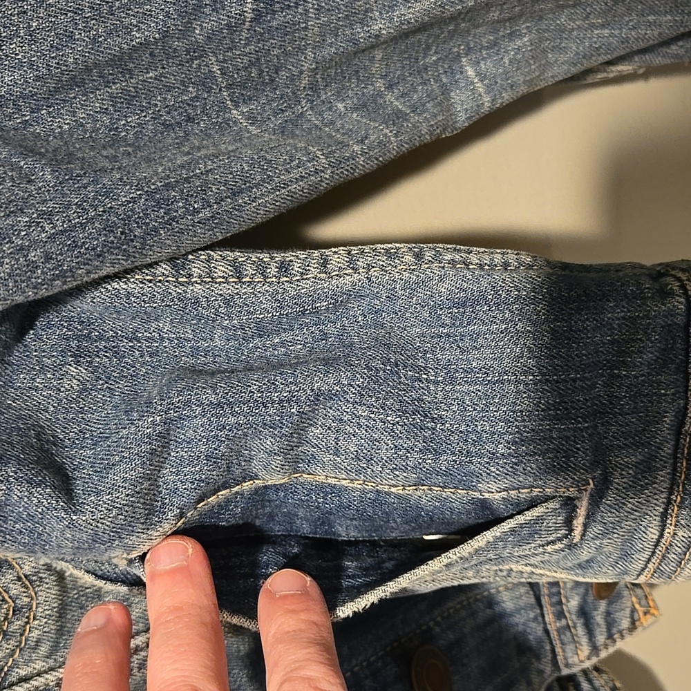 American Eagle Cropped Jean Jacket, Light Wash Distressed, Large - Picture 9 of 13
